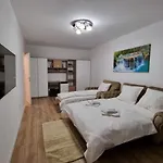 Casa Ta La Munte 公寓 *
